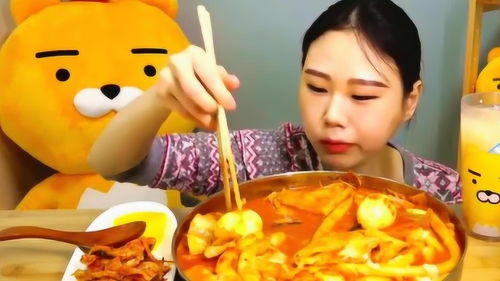 卡妹大快朵颐 「鲜蛋黄长条年糕」暖心锅登场，口口都是快乐